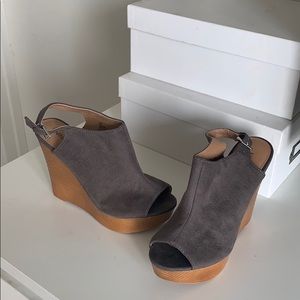 Brand new NINE WEST WEDGES size 5 1/2